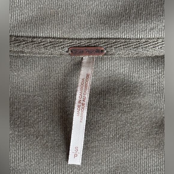 BRAND NEW W TAGS FREE PEOPLE BUTTUN DOWN - Picture 4 of 6